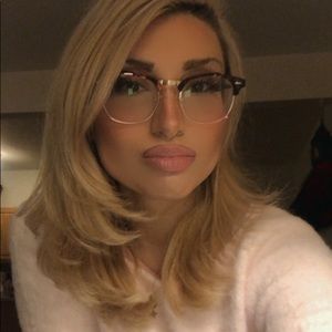 Meet your Posher, Dahlia